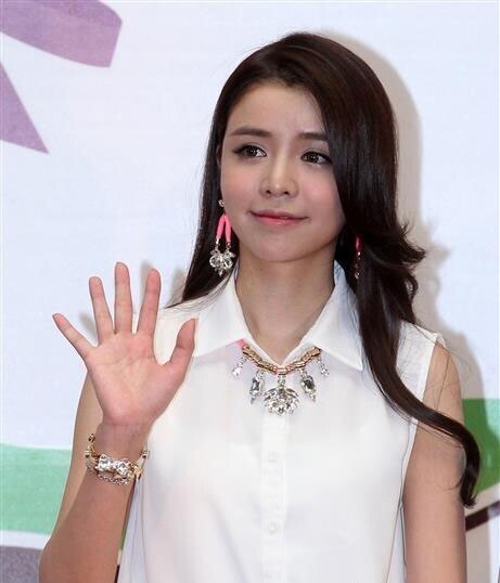 歌手李毓芬除了是歌手还有什么别的身份？