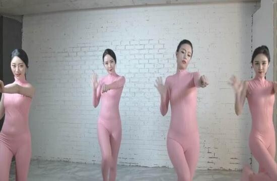 出道4年多的女子团体“Six Bomb”苦无代表作