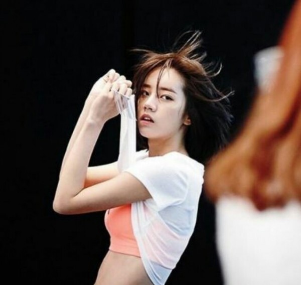 Girls Day惠利为时尚杂志拍摄画报的花絮照公开 Girls Day惠利为时尚杂志拍摄画报的花絮照公开