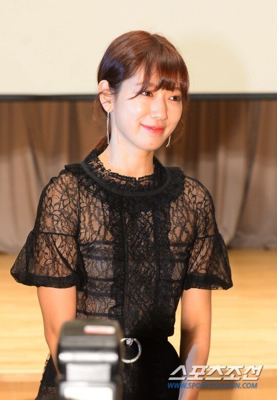 《Doctors》PD吴忠焕大赞主演朴信惠 "拍戏不用替身,连续拍摄12小时" 《Doctors》PD吴忠焕大赞主演朴信惠 "拍戏不用替身,连续拍摄12小时"