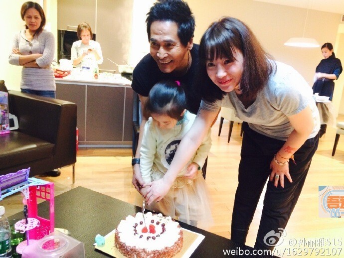 齐秦与小其24岁妻子近照了据说只比齐秦儿子大1岁? 齐秦与小其24岁妻子近照了据说只比齐秦儿子大1岁?