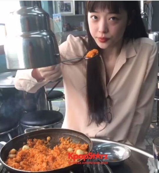 Dynamic Duo成员崔子和恋人雪莉公开了约会画面。 Dynamic Duo成员崔子和恋人雪莉公开了约会画面。