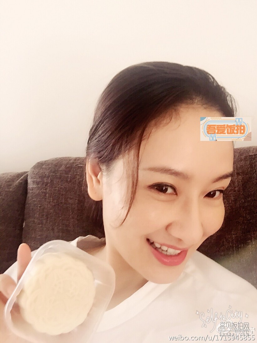 中秋到了，王学兵前妻孙宁晒月饼？