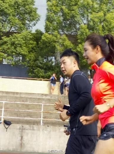 杜海涛和沈梦辰一起在操场跑步了？