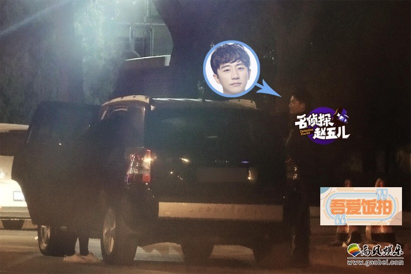 黄轩带着女助理在日料店打牙祭？