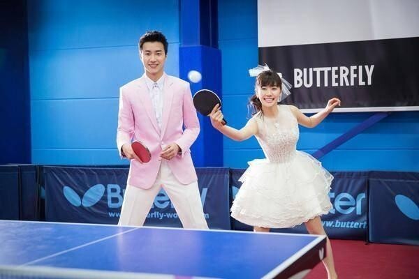 福原爱拍婚纱照也在打球，这是有多爱呢？