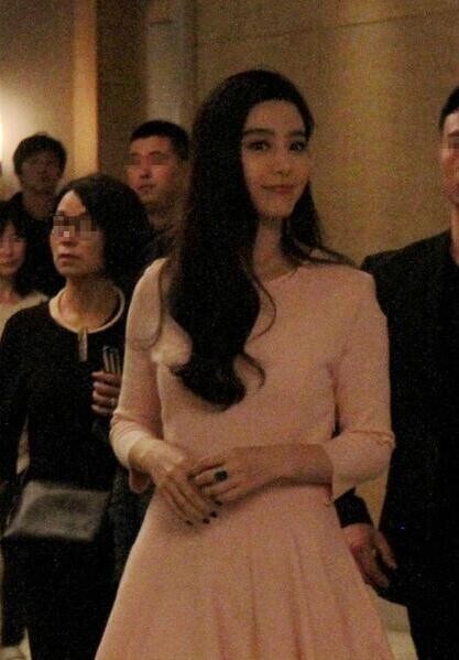 冰冰粉裙亮相酒店,粉粉惹人爱? 冰冰粉裙亮相酒店,粉粉惹人爱?