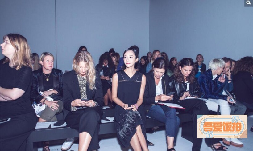 海陆玩转巴黎时装周,露香肩秀好身材了? 海陆玩转巴黎时装周,露香肩秀好身材了?