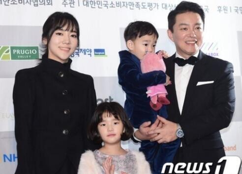 李凡秀一家出席了什么颁奖典礼? 李凡秀一家出席了什么颁奖典礼?