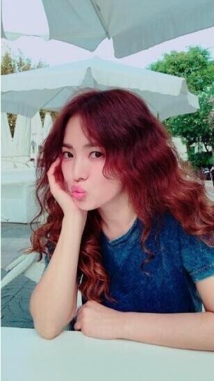 宋慧乔烫了卷红发像什么呢？