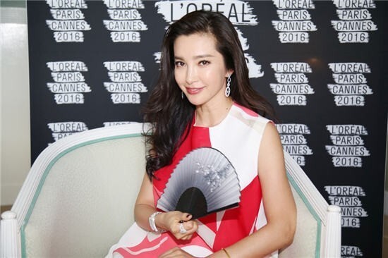 李冰冰第一部获奖的电影是什么？