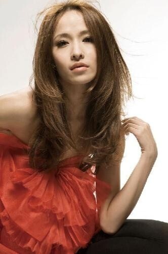 萧亚轩什么时候成为独立歌手的？