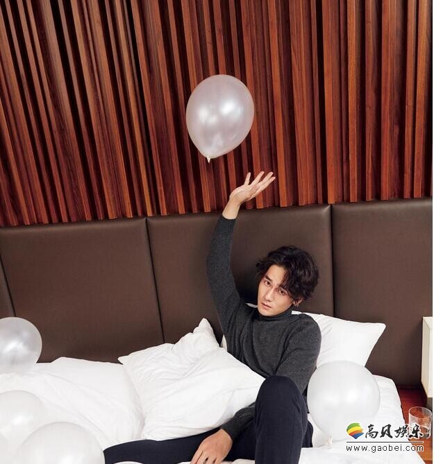 蒋劲夫曝光了一组温暖的“床照”? 蒋劲夫曝光了一组温暖的“床照”?