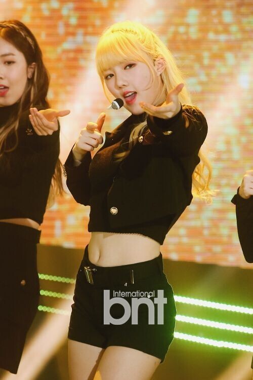 《The Show》在首尔麻浦区上岩洞SBS Prism Tower进行现场直播