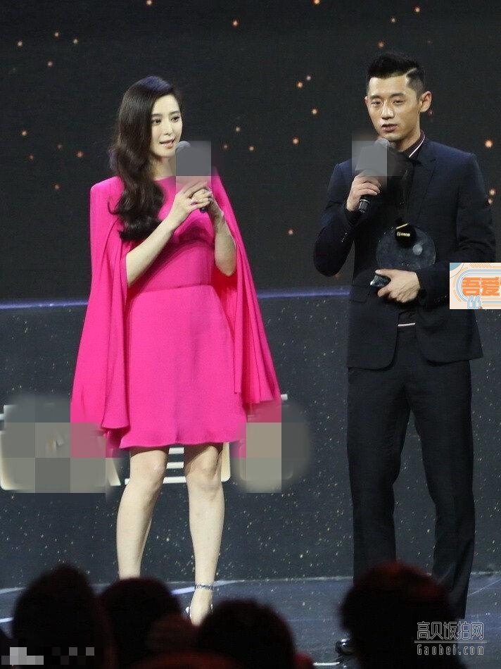 范冰冰身穿桃色连衣裙美腿白嫩参加某活动 范冰冰身穿桃色连衣裙美腿白嫩参加某活动