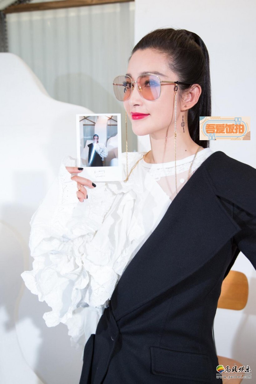 4月14日，李冰冰出席上海某活动