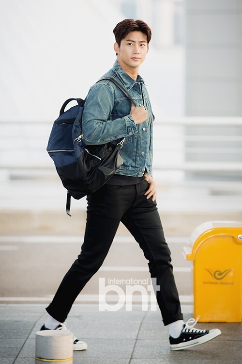 韩国男团2PM成员玉泽演前往古巴为某杂志拍摄画报