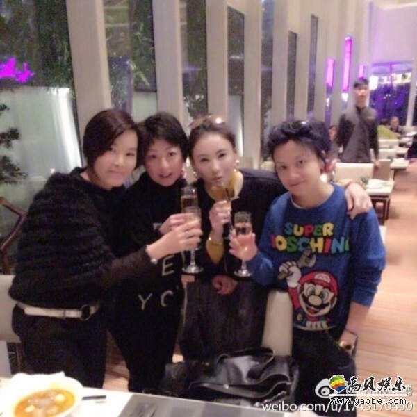 张柏芝经纪人晒出和张柏芝情人节聚会的照片 张柏芝经纪人晒出和张柏芝情人节聚会的照片