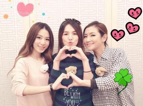 Selina晒出一张S.H.E 三人合体的照片