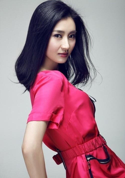 演员斓曦的经纪公司是哪一个公司? 演员斓曦的经纪公司是哪一个公司?