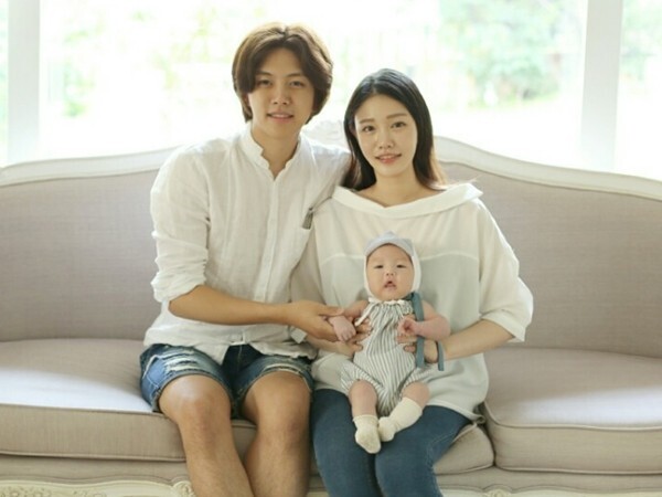 韩团体U-Kiss前成员东浩（正名：东澔）2013年退出团体