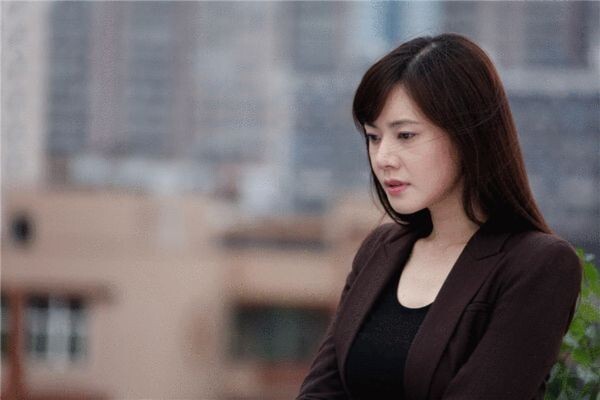 演员秋瓷炫会讲几种语言？