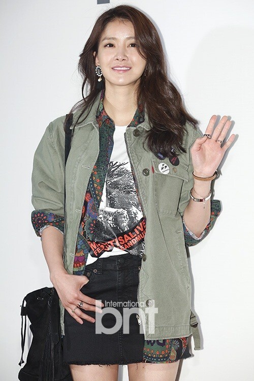 演员李诗英、李多熙等出席韩国某女装品牌举行特别活动 演员李诗英、李多熙等出席韩国某女装品牌举行特别活动