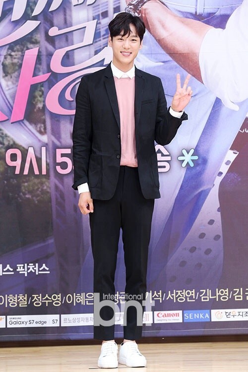 韩国演员郭时旸有望出演tvN电视台新剧《芝加哥打字机》