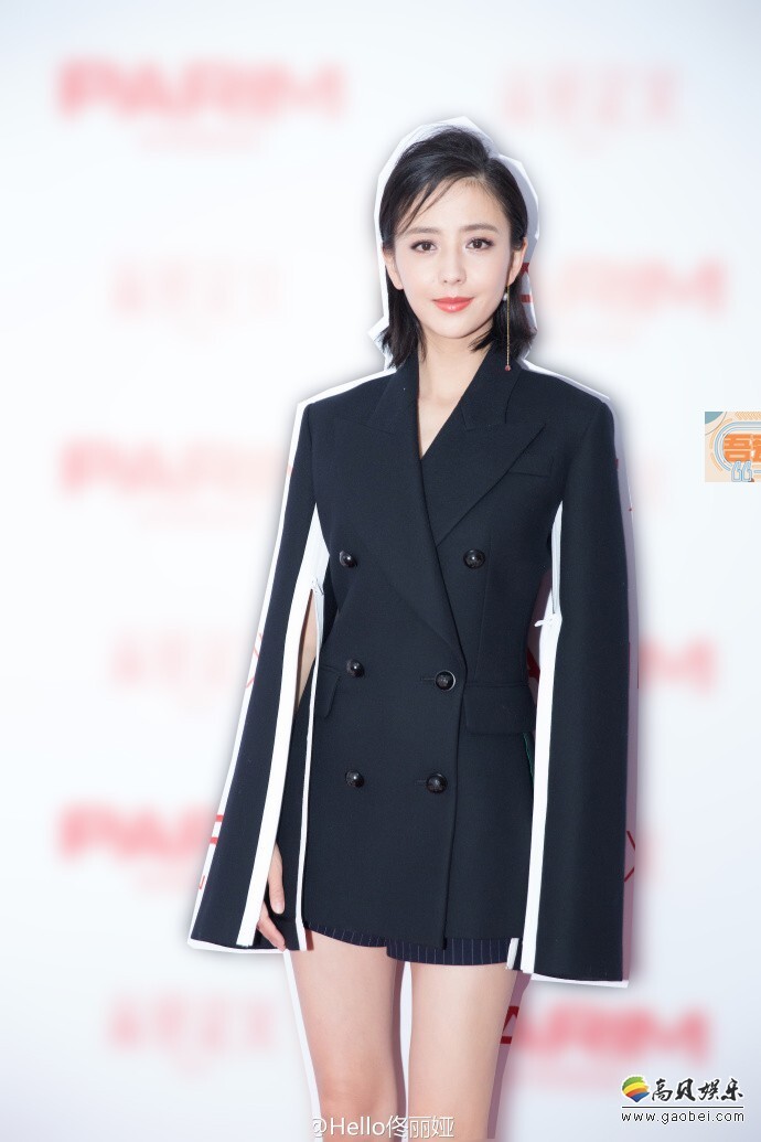 佟丽娅工作室的微博更新了一组佟丽娅出席某活动的照片 佟丽娅工作室的微博更新了一组佟丽娅出席某活动的照片