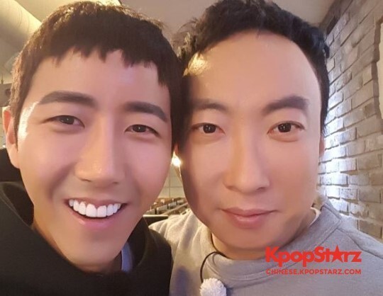 朴明秀通过自己INS上传其与《无限挑战》成员黄光熙的合影 朴明秀通过自己INS上传其与《无限挑战》成员黄光熙的合影