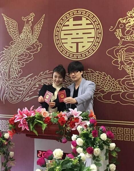 “玖月奇迹”组合两位成员领证结婚了？