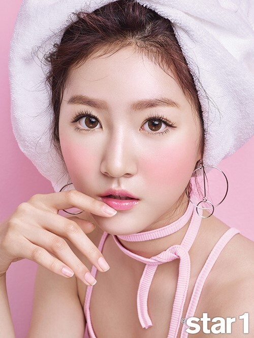 《魔女宝鉴》金赛纶和尹施允虽然相差14岁但沟通无碍