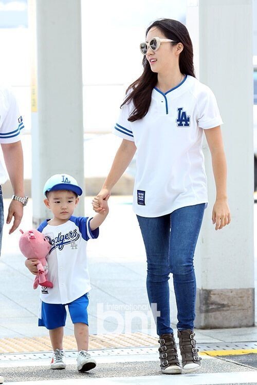 韩国演员李凡秀一家参加“2016 MLB全明星周” 韩国演员李凡秀一家参加“2016 MLB全明星周”