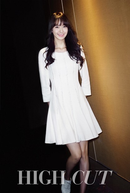 看看韩国明星是怎么搭配小白裙的 看看韩国明星是怎么搭配小白裙的