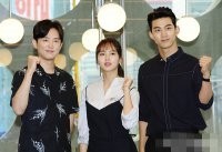 金所炫、玉泽演和权律亮相江南区论岘洞 金所炫、玉泽演和权律亮相江南区论岘洞