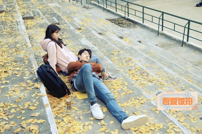 《任意依恋》剧组公开了金宇彬和秀智「大腿枕头约会」照