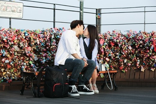 由玉泽演和演员宋昰昀所主演的网路剧《触碰你》 由玉泽演和演员宋昰昀所主演的网路剧《触碰你》