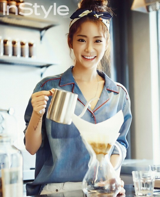 《InStyle》方面公开了艺人韩胜妍拍摄的全新写真 《InStyle》方面公开了艺人韩胜妍拍摄的全新写真