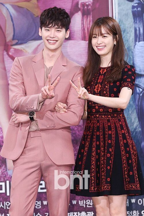 《W-两个世界》在首尔上岩洞MBC新大楼举行制作发布会