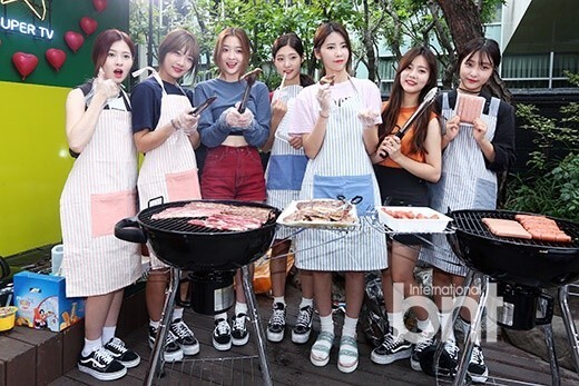 DIA成员们在首尔江南区MBK娱乐分馆举办烤肉派对 DIA成员们在首尔江南区MBK娱乐分馆举办烤肉派对