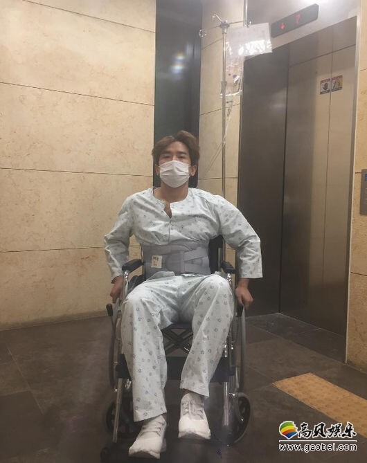 偶像团体神话的舞蹈担当成员李玟雨去治疗坐骨神经痛了 偶像团体神话的舞蹈担当成员李玟雨去治疗坐骨神经痛了