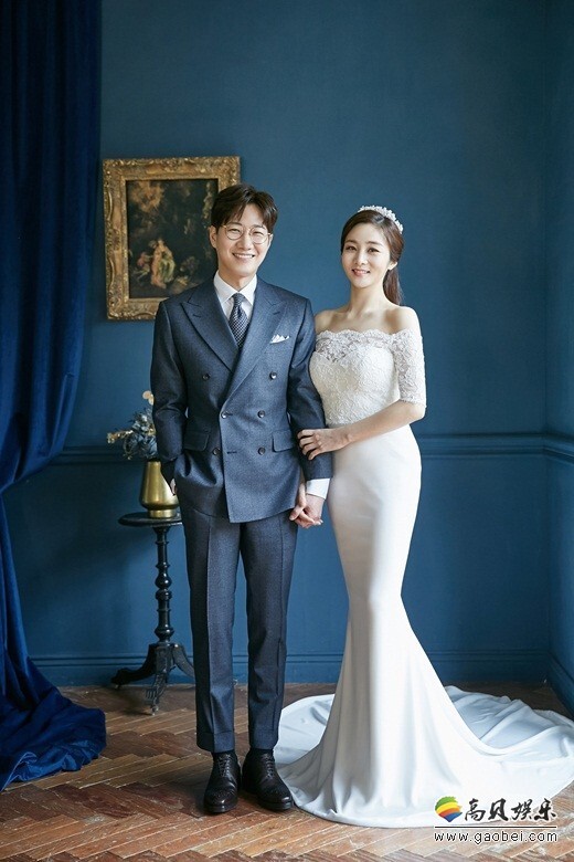 韩国主持人赵宇钟和播音员郑多恩的甜蜜婚纱照公开
