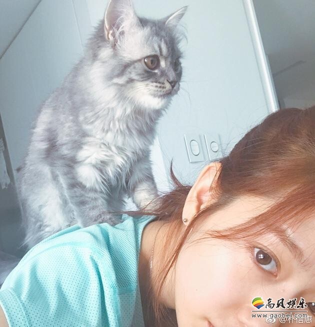 韩国演员朴信惠在微博晒出一张自拍照 韩国演员朴信惠在微博晒出一张自拍照