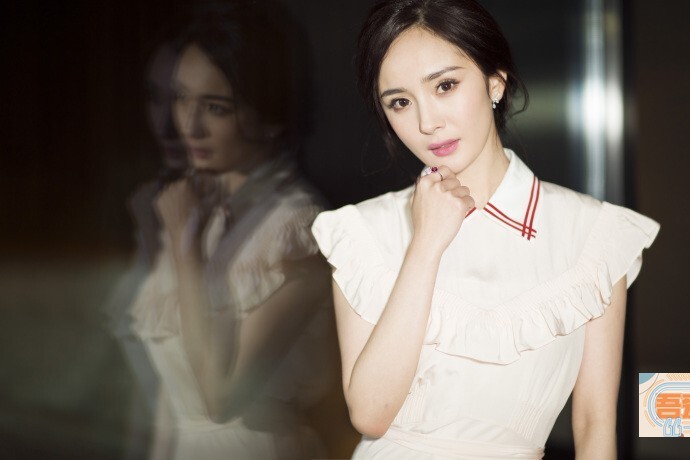 3月16日,杨幂、董洁等女星亮相北京某品牌活动 3月16日,杨幂、董洁等女星亮相北京某品牌活动