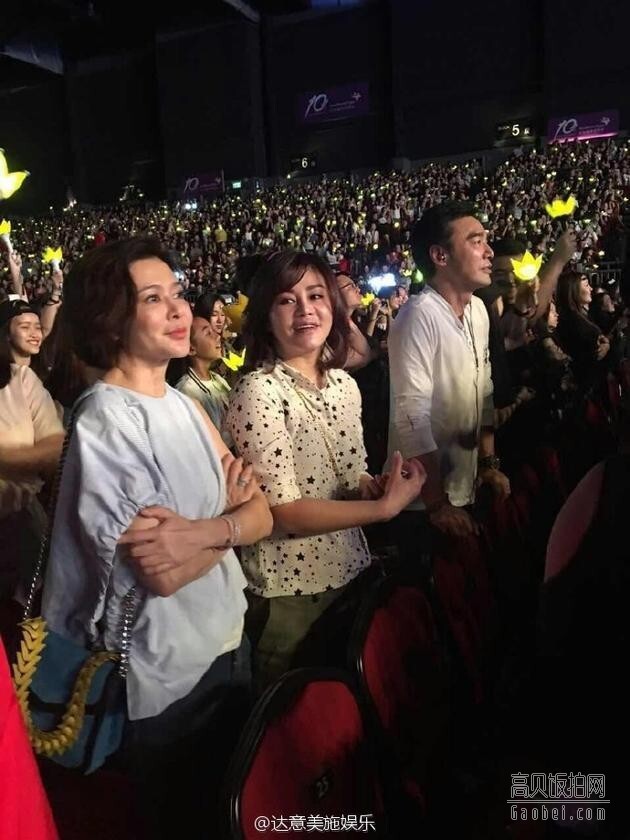 BigBang在香港举办演唱会。关之琳与钟镇涛也到场 BigBang在香港举办演唱会。关之琳与钟镇涛也到场