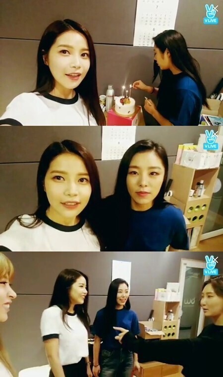Mamamoo通过Naver V app举行直播节目替成员华莎过生日