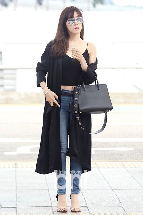 Tiffany现身仁川国际机场，前往新加坡参加活动