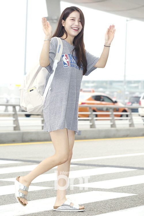 MAMAMOO现身仁川国际机场,前往日本参加“KOREA MUSIC WAVE” MAMAMOO现身仁川国际机场,前往日本参加“KOREA MUSIC WAVE”