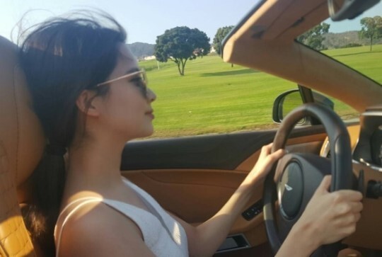 少女时代成员徐贤通过个人SNS公开一张近照