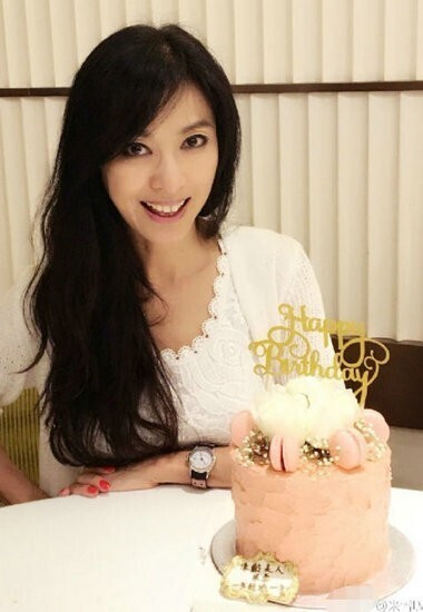 米雪庆祝61岁生日 晒近照，不敢相信？